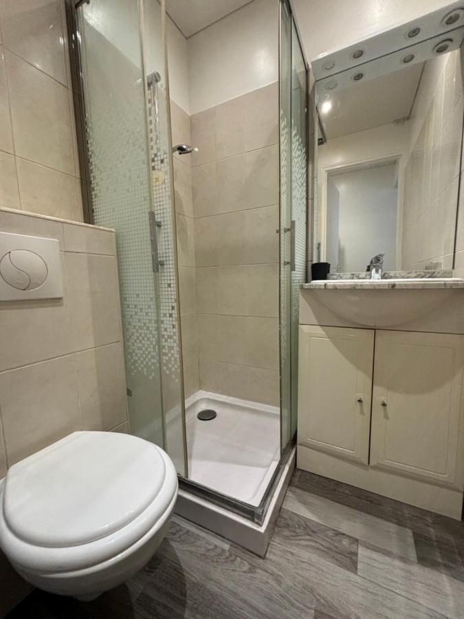 Ecrin De Verdure Au Chesnay Et Parking Gratuit Apartment Le Chesnay  Exterior photo