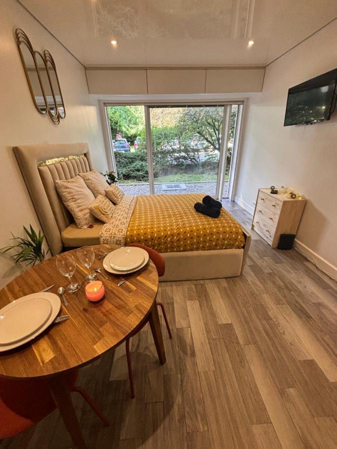 Ecrin De Verdure Au Chesnay Et Parking Gratuit Apartment Le Chesnay  Exterior photo