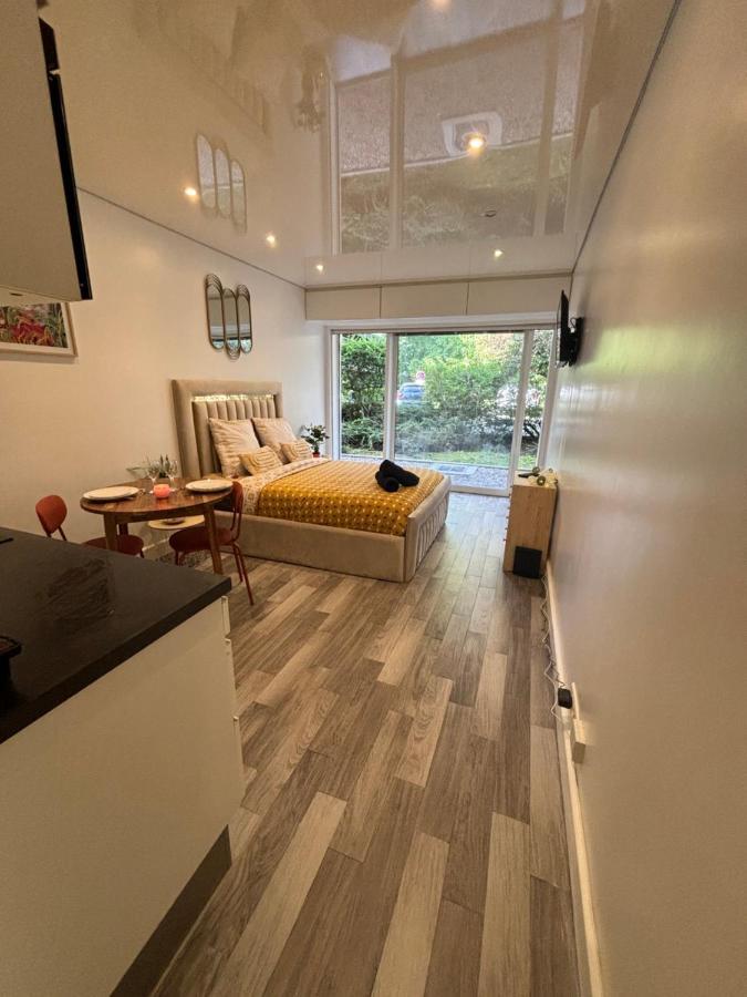 Ecrin De Verdure Au Chesnay Et Parking Gratuit Apartment Le Chesnay  Exterior photo